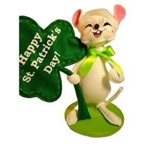 ANNALEE Irish St Patrick's Day Cute White Mouse Pink Ears Doll Vintage Kitsch 8"